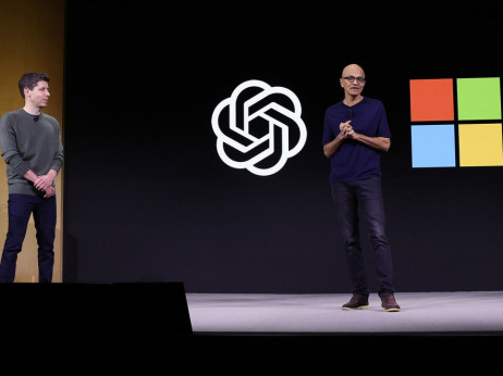 Microsoft i drugi investitori traže da OpenAI vrati Altmana