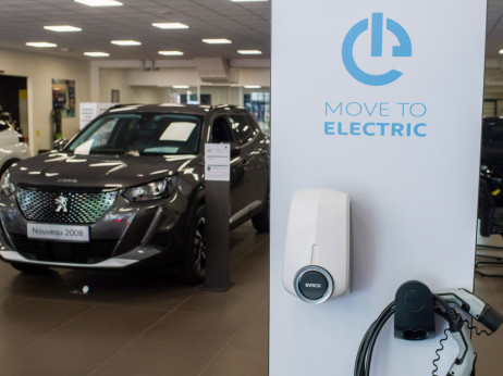 Mercedes i Stellantis žele da ulože u litijumsku industriju u Srbiji