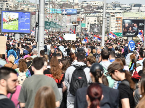 Studenti u blokadi Vidovdan provode na protestu