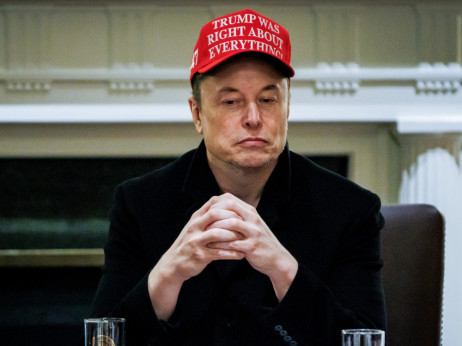 Akcionari oduševljeni, Musk se vraća Tesli